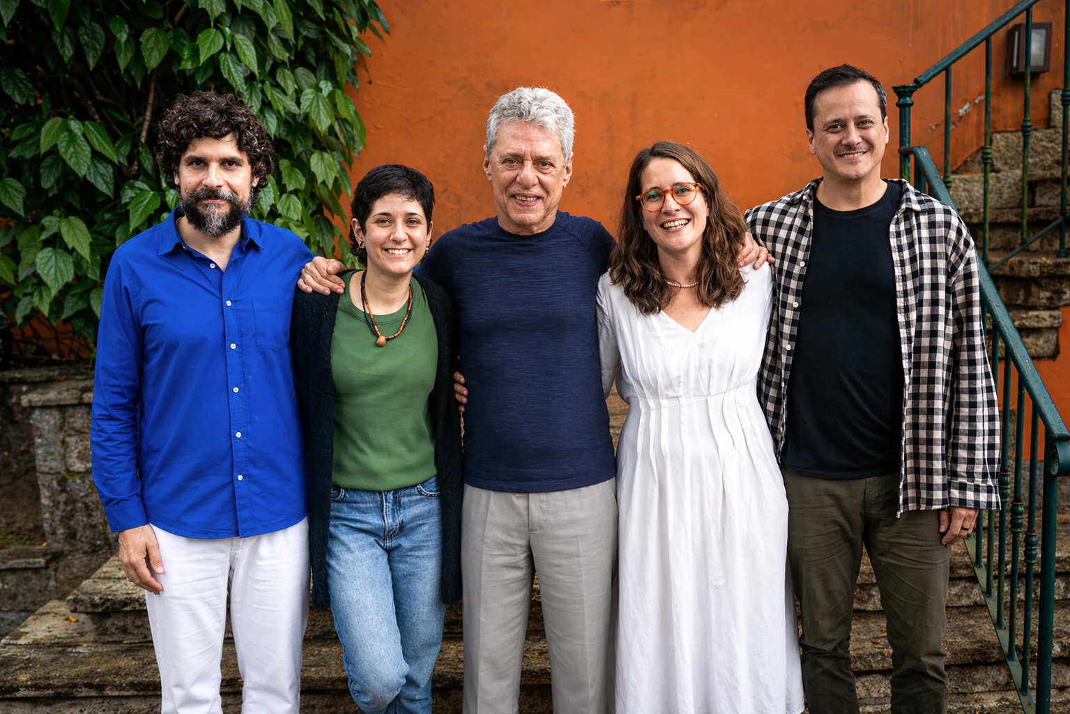 Escafandristas reinventam Chico Buarque em álbum com participação do cantor