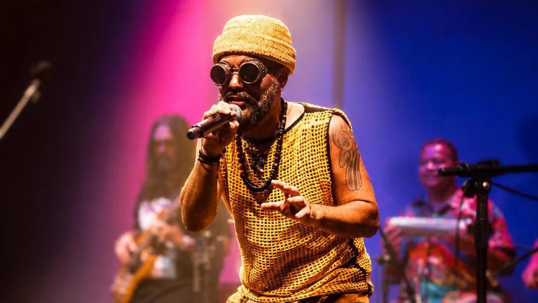 Esdras Bedai leva tributo ao Manguebeat para o Dolores Club