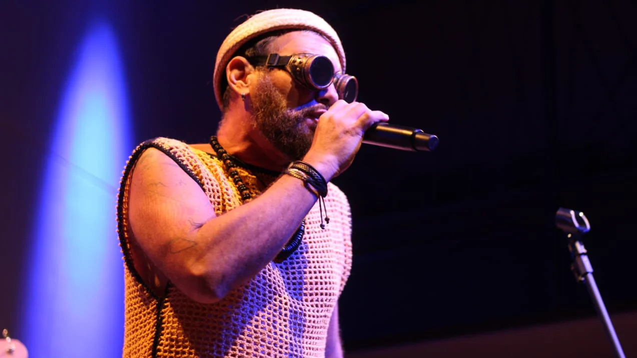 Esdras Bedai leva tributo ao Manguebeat para o Dolores Club