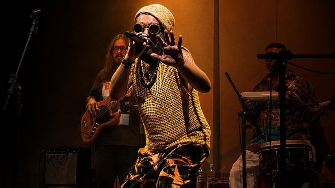 Esdras Bedai leva tributo ao Manguebeat para o Dolores Club
