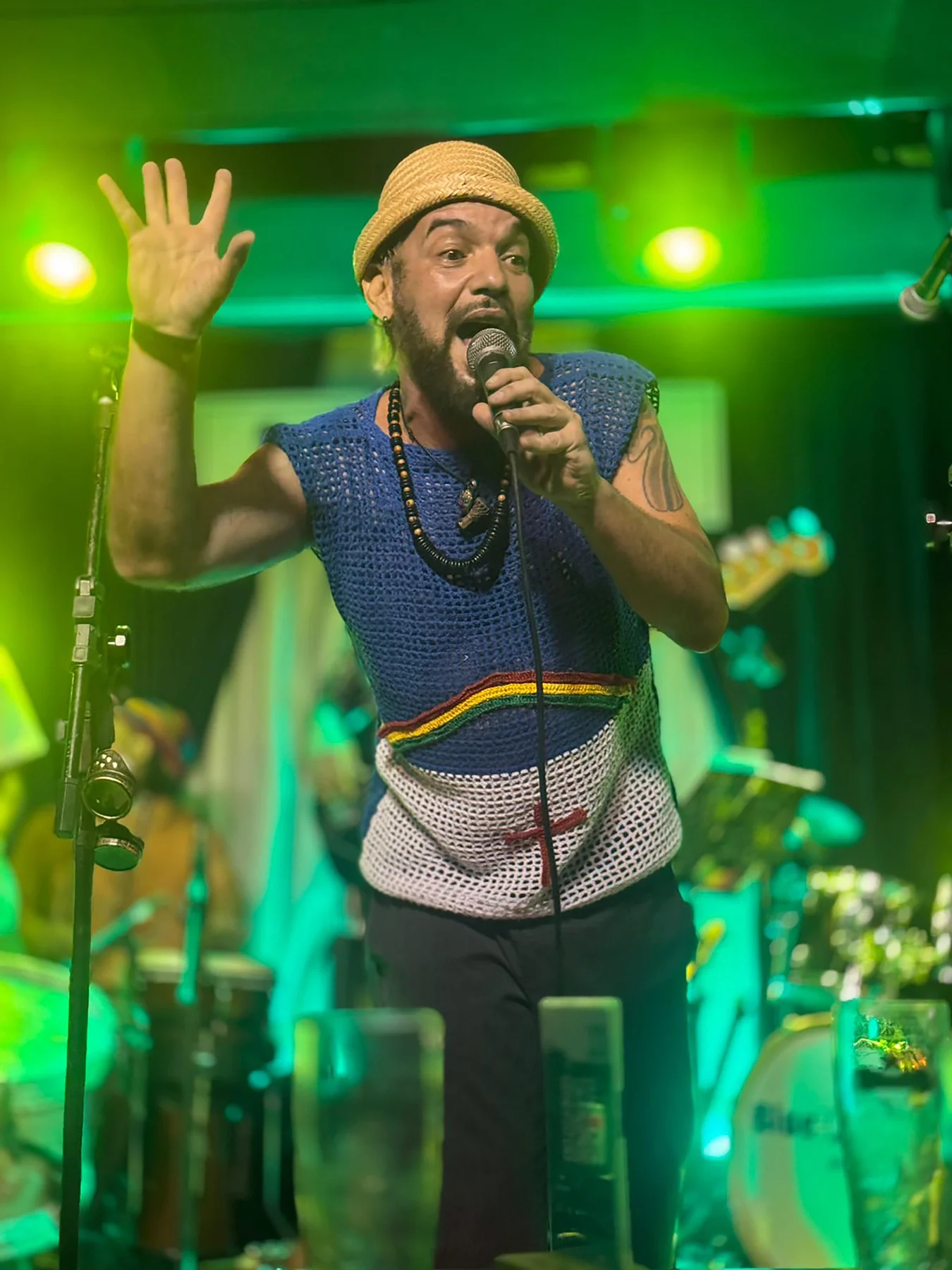 Esdras Bedai leva tributo ao Manguebeat para o Dolores Club