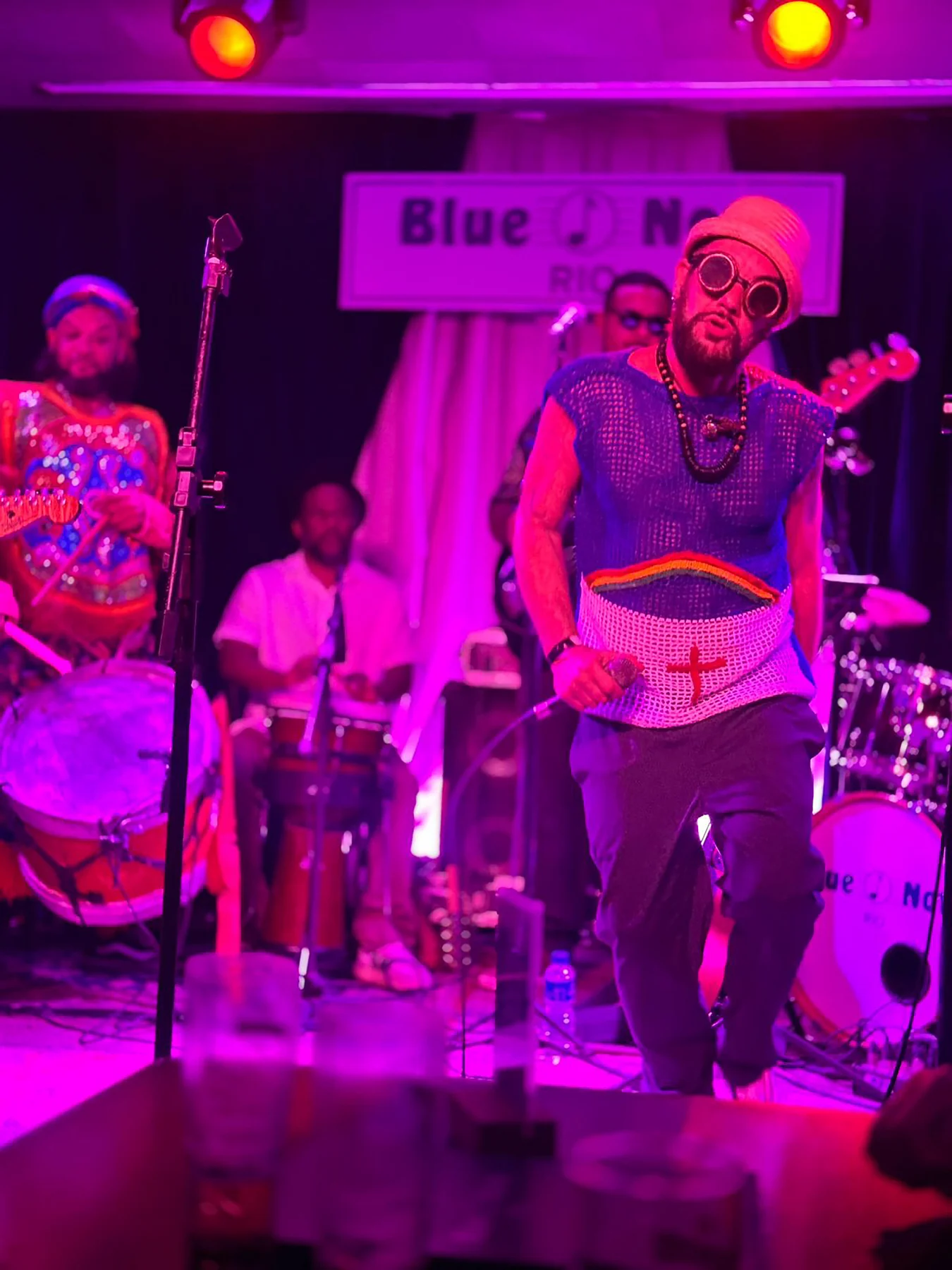 Esdras Bedai leva tributo ao Manguebeat para o Dolores Club
