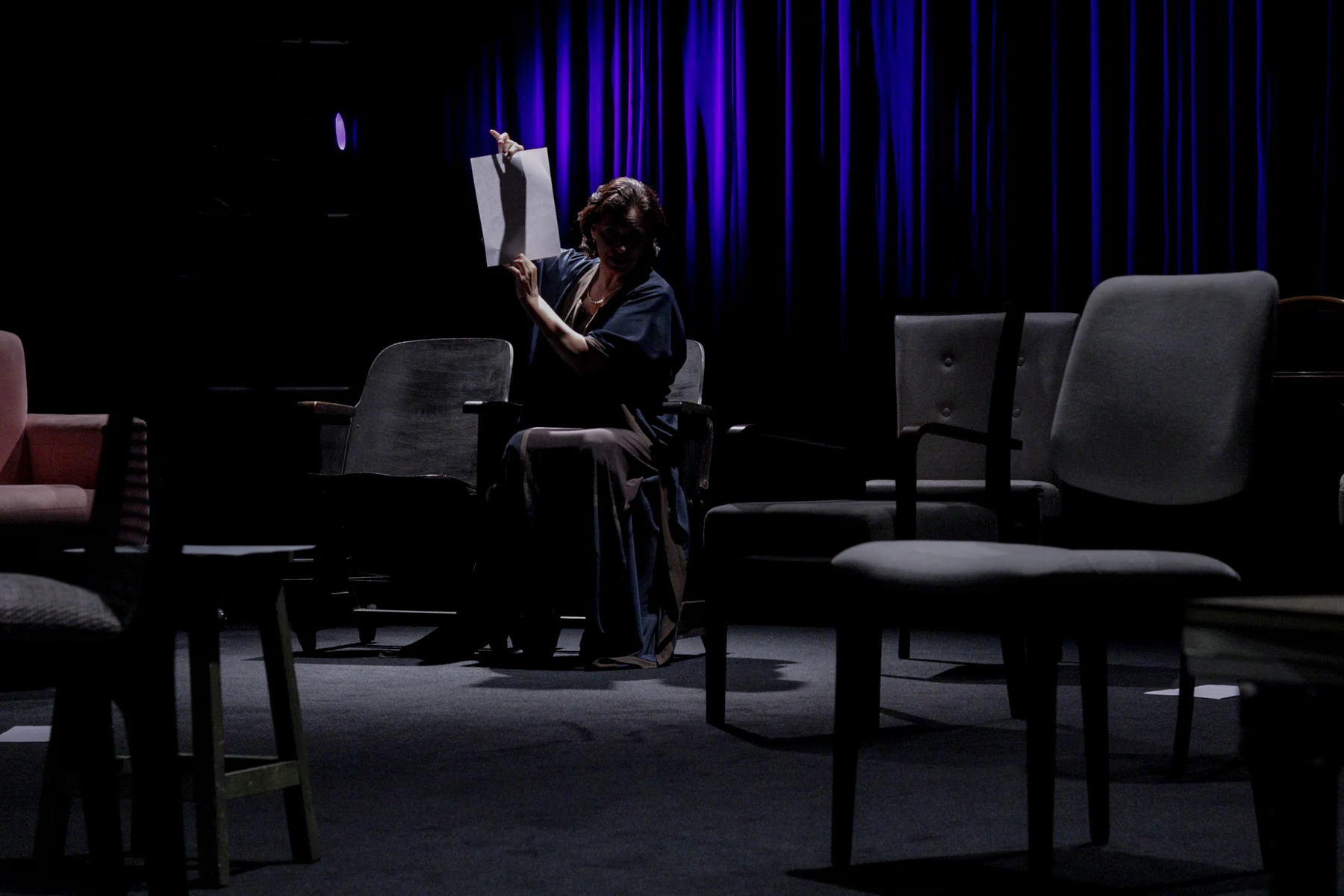 Espetáculo “Palavras” transforma Clarice Lispector em experiência ao vivo