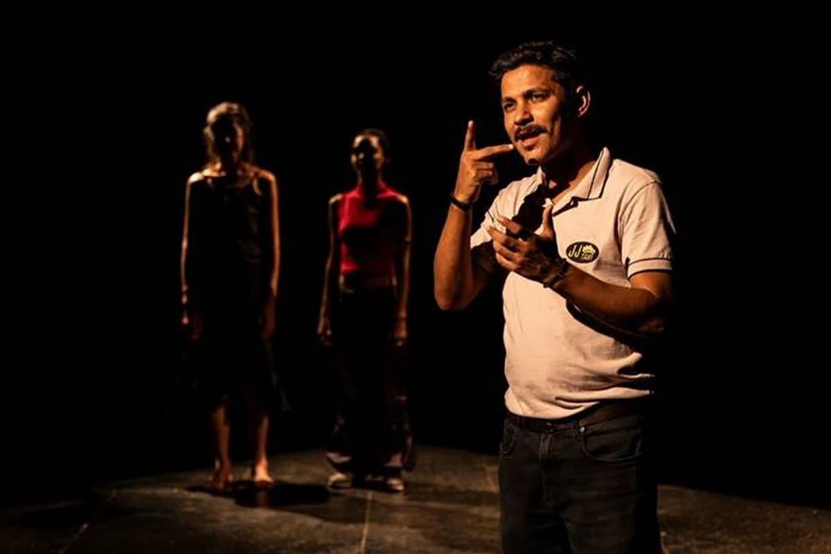 espetaculo premiado lingua inspira masterclass sobre teatro bilingue featured