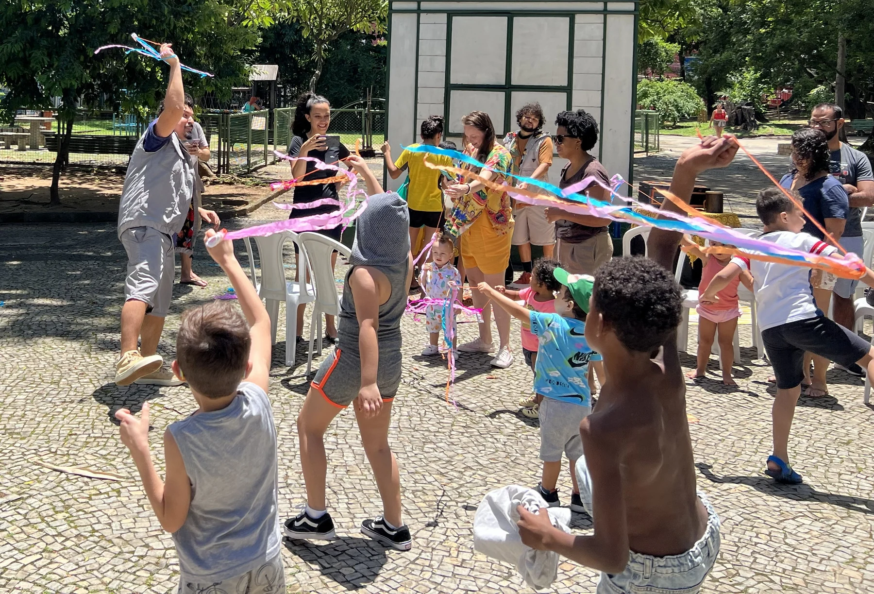 Feira gratuita em Manguinhos distribui 300 livros e celebra periferia 4 Feira gratuita em Manguinhos distribui 300 livros e celebra periferia