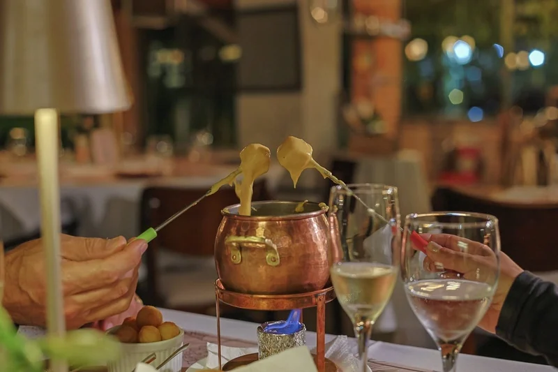 Festival de inverno do Donna Pinha aposta em fondue e vinhos na Mantiqueira