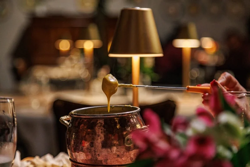 Festival de inverno do Donna Pinha aposta em fondue e vinhos na Mantiqueira