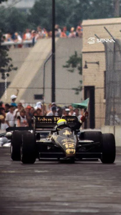 Gesto de Ayrton Senna com a bandeira do Brasil completa 40 anos