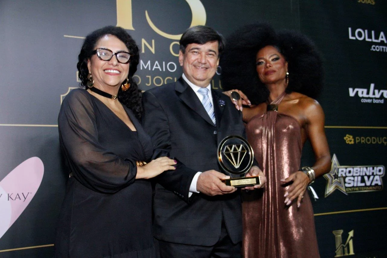 Grupo Jurema celebra 15 anos em noite de glamour no Rio