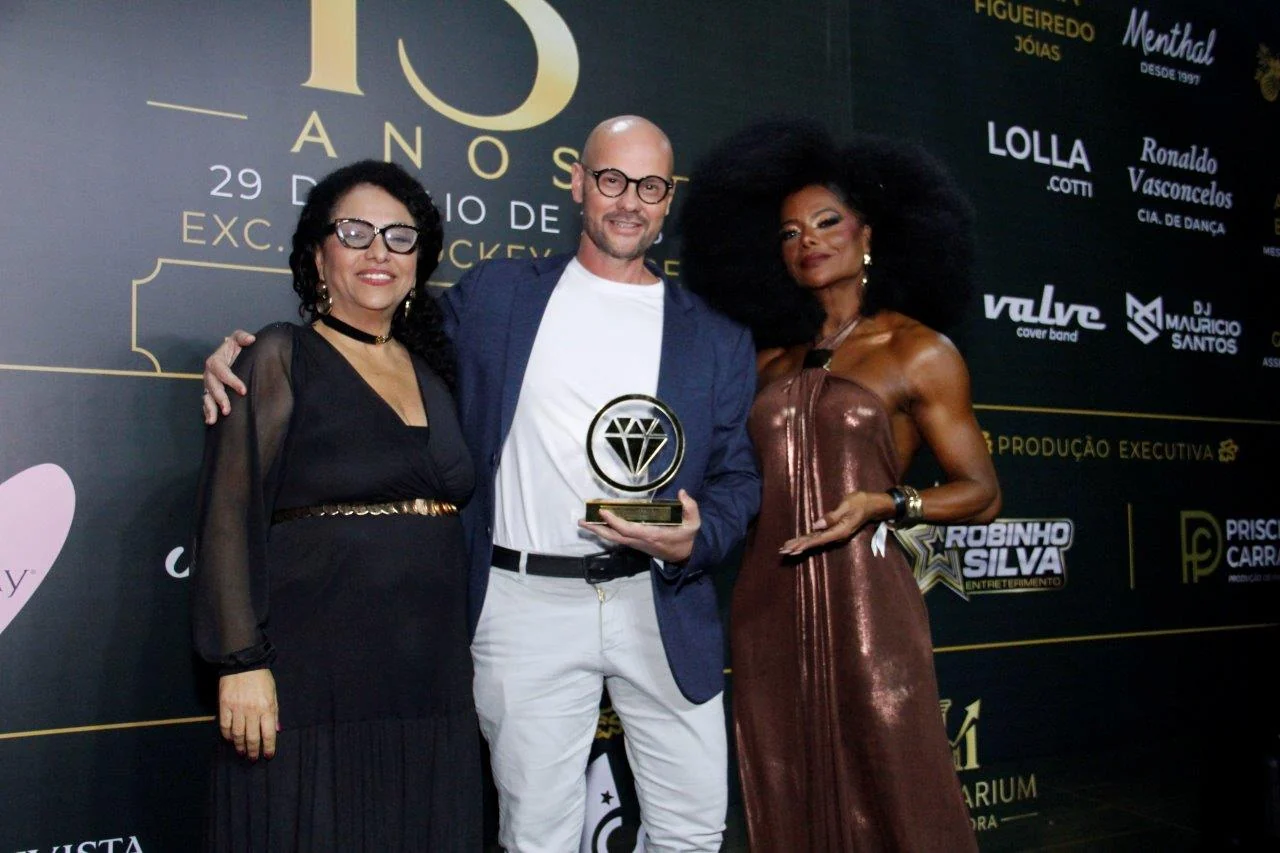 Grupo Jurema celebra 15 anos em noite de glamour no Rio