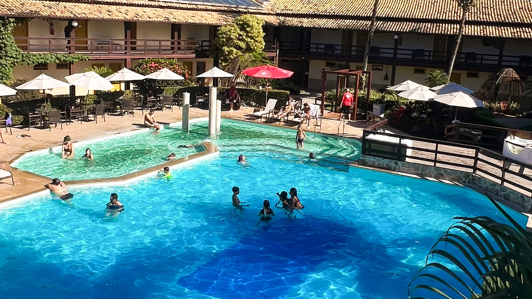 Hotel Vilarejo Praia, em Rio das Ostras, amplia área aquática com piscina e jacuzzis climatizadas