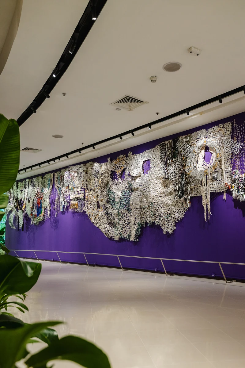 Instalação no Shopping Leblon transforma resíduos em experiência sensorial