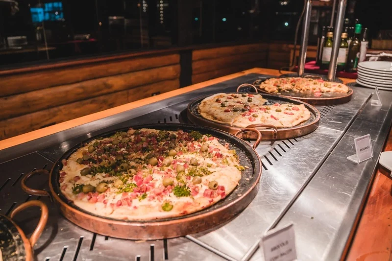 Inverno no Savoy Campos do Jordão une café junino, pizza e música