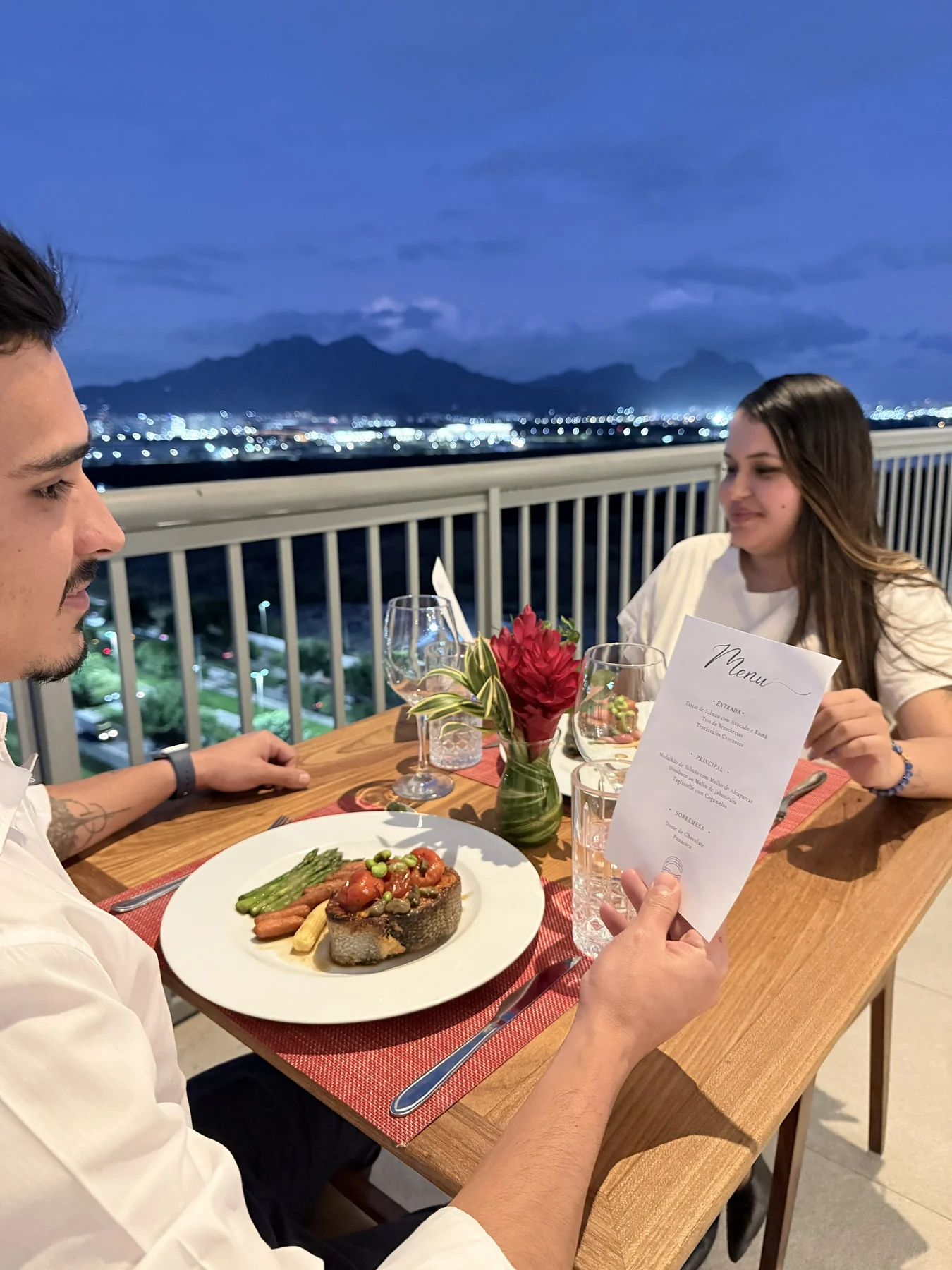 Jantar no topo da Barra Olímpica promete noite exclusiva no Dia dos Namorados