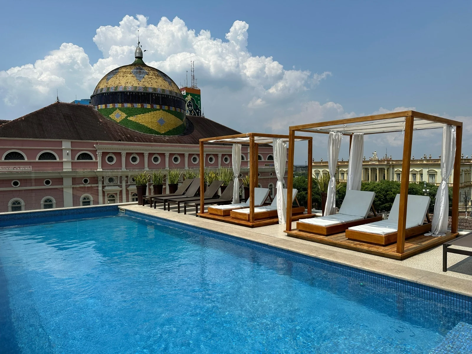 Juma Ópera Hotel transforma viagem ao Festival de Parintins