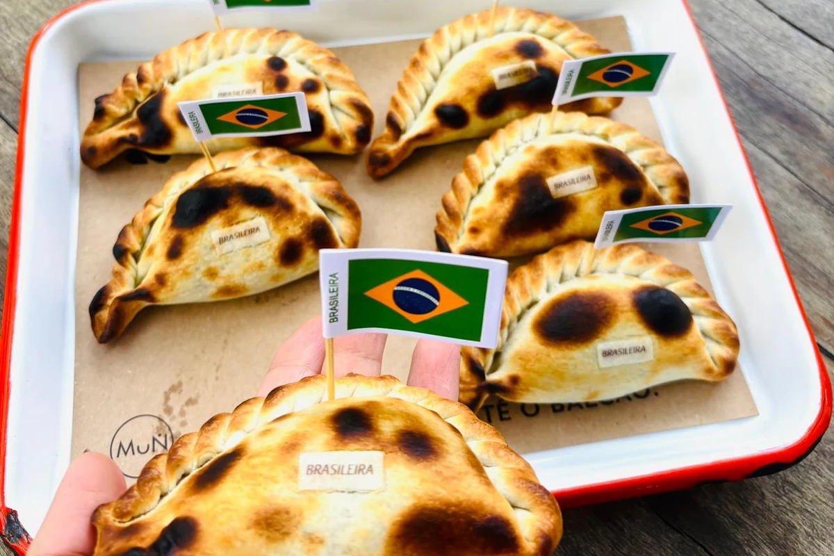 la guapa aposta em sabor brasileiro e transforma empanada em experiencia featured