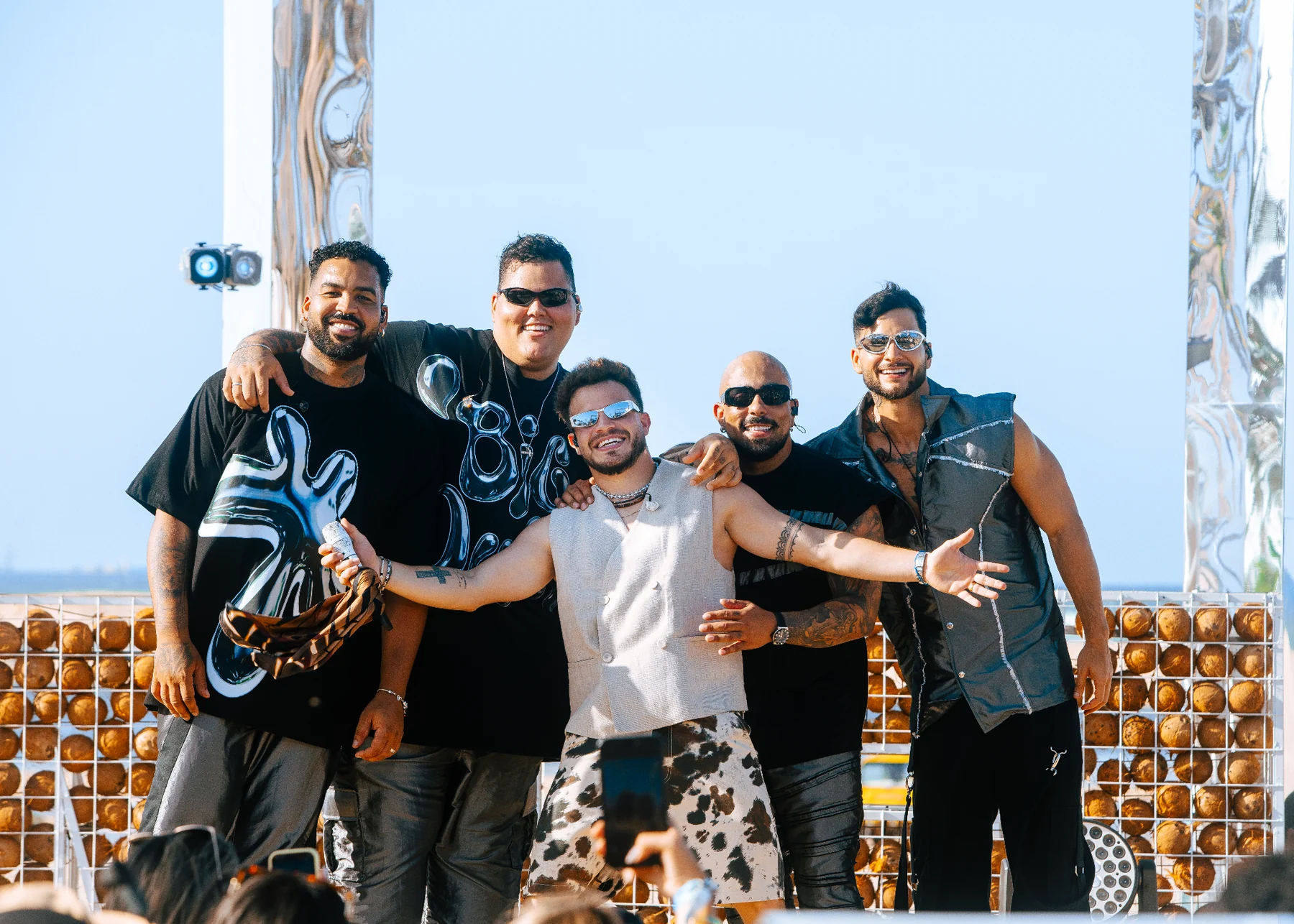 Lapada Dela ultrapassa 1 bilhão e vira marco do pagode atual