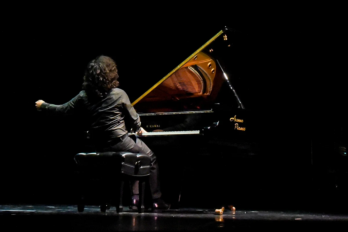 Lucas Thomazinho percorre Villa-Lobos e Beethoven no RJ