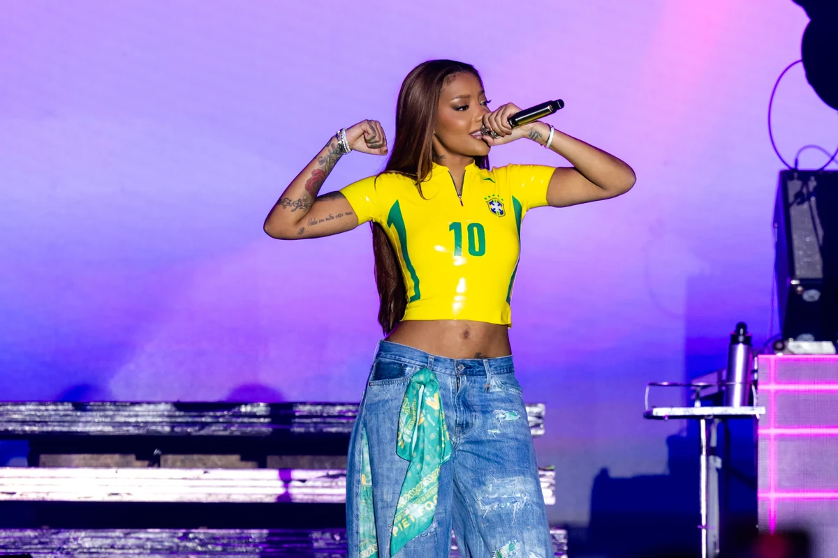ludmilla transforma collab levi s e piet em look marcante na arena featured