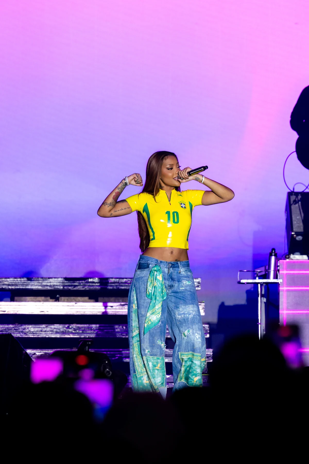 Ludmilla transforma collab Levi’s e PIET em look marcante na Arena
