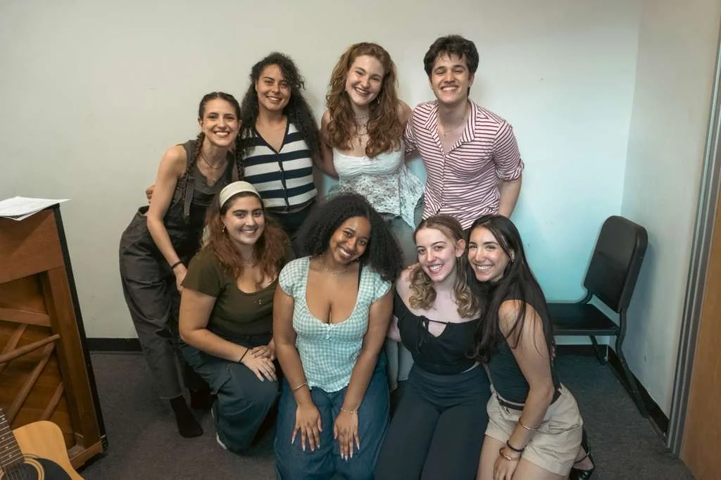 Melissa Milano leva o show Brasil FM a palco Off-Off-Broadway