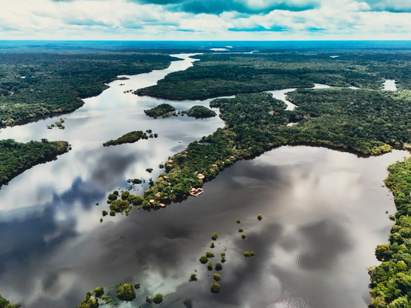Na Amazônia, lodge vira refúgio para yoga, meditação e reconexão