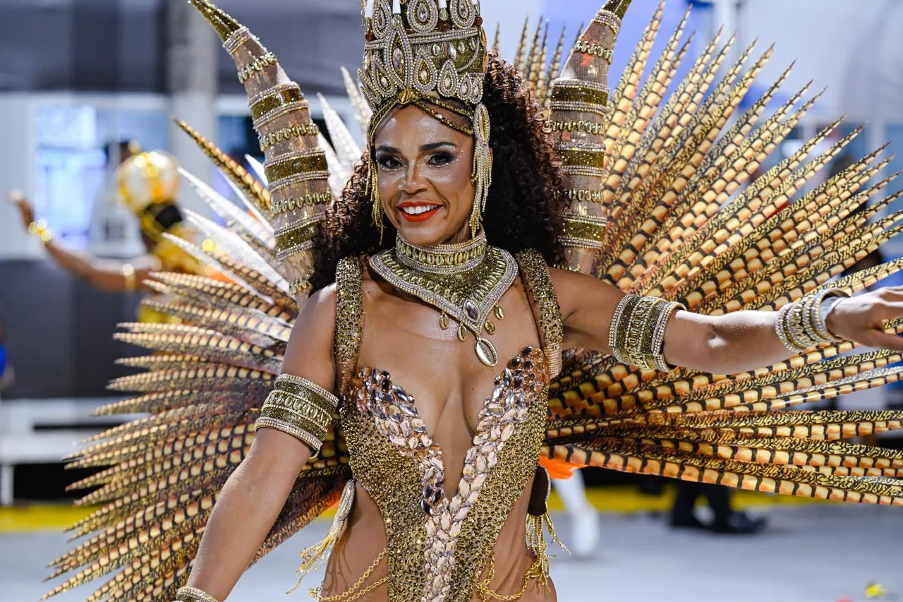 Nathalia Brito renova com a União da Ilha e segue como musa em 2027