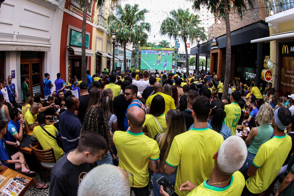Nova América vira ponto de encontro com shows e telões na Copa