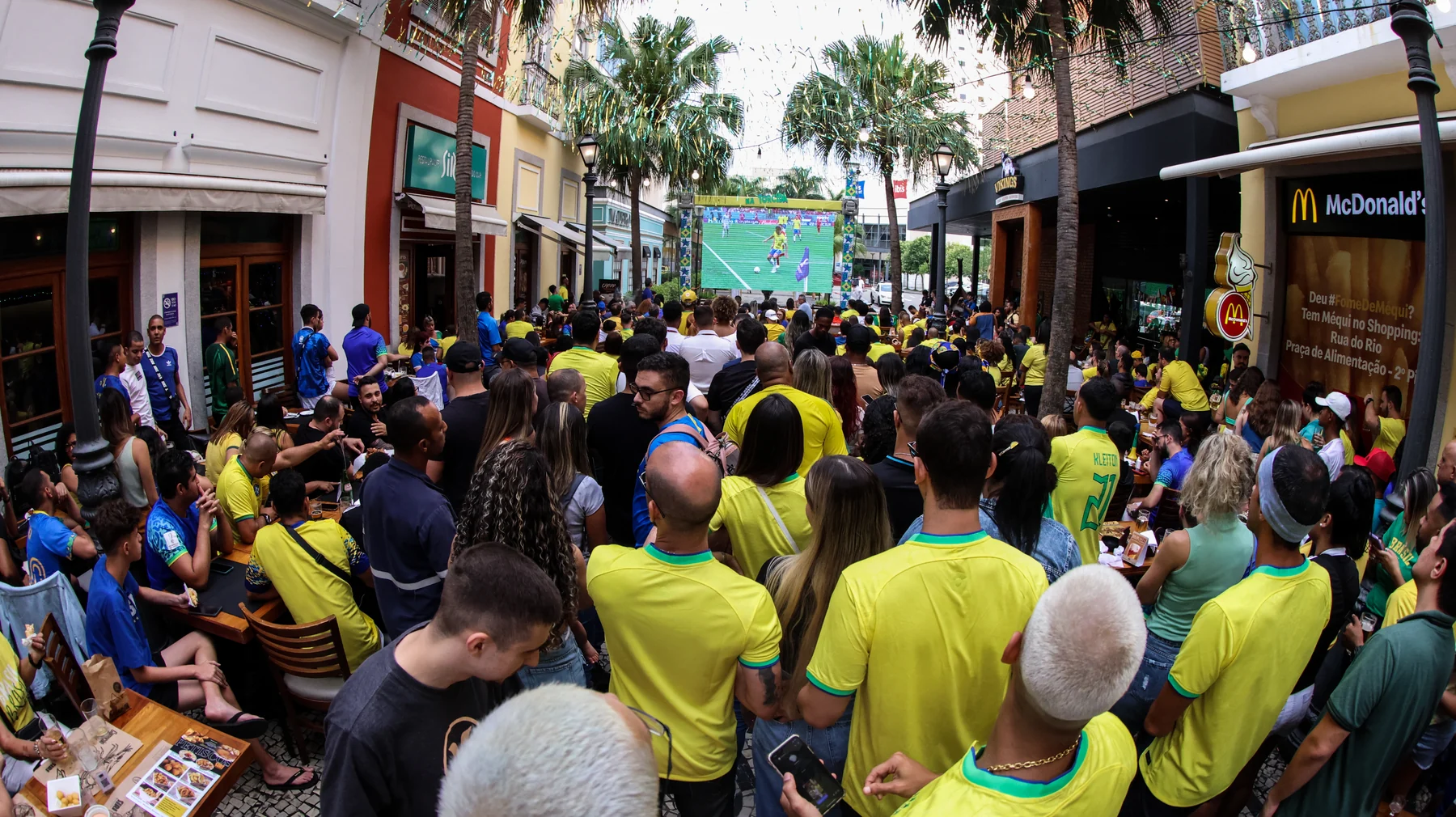 Nova América vira ponto de encontro com shows e telões na Copa