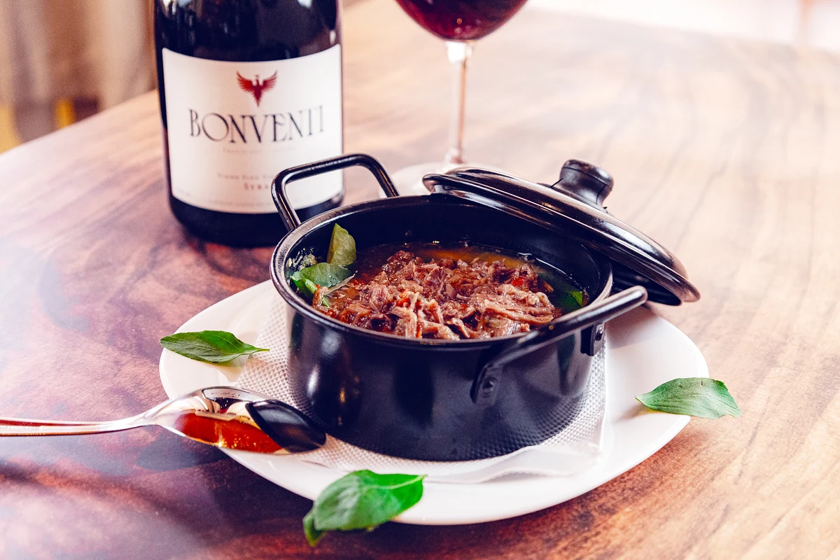 O bistrô que reúne vinhos raros da Mantiqueira em uma única carta