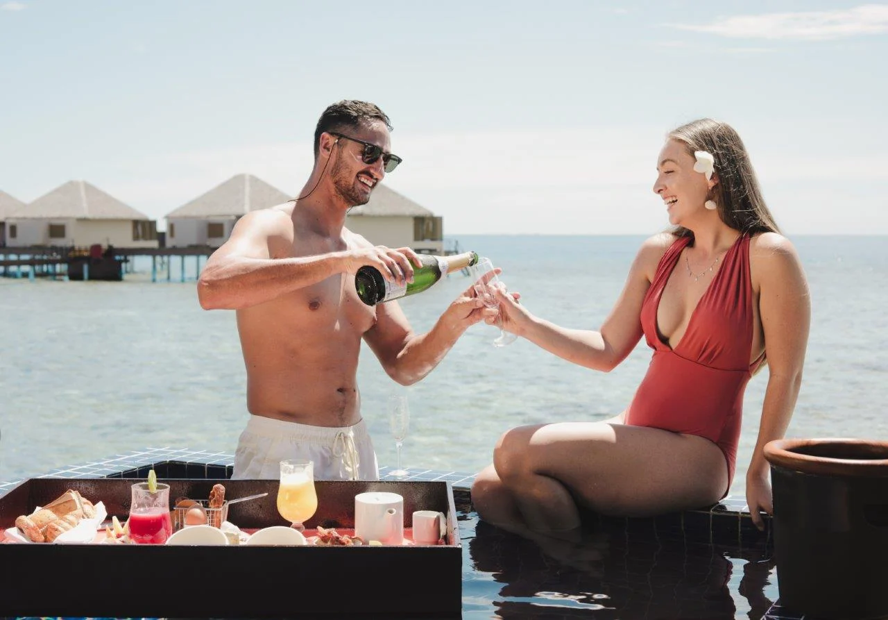 O resort nas Maldivas feito para quem quer sumir do mundo a dois