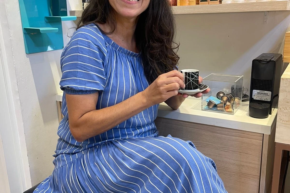 priscilla belem cosmeticos faz acao especial de dia dos namorados em ipanema featured
