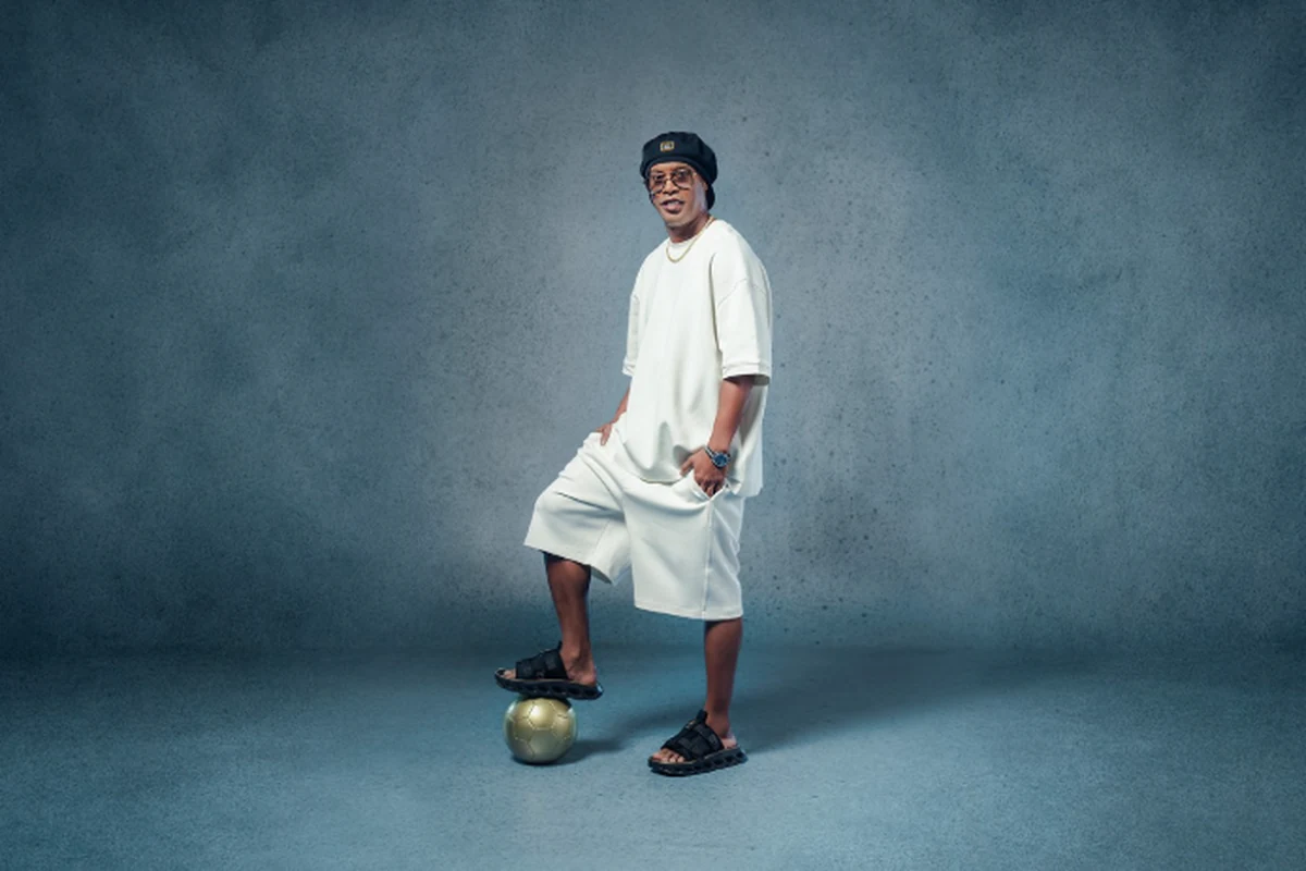 Rider e Ronaldinho lançam nova coleção inspirada na magia do futebol Rider e Ronaldinho lançam nova coleção inspirada na magia do futebol