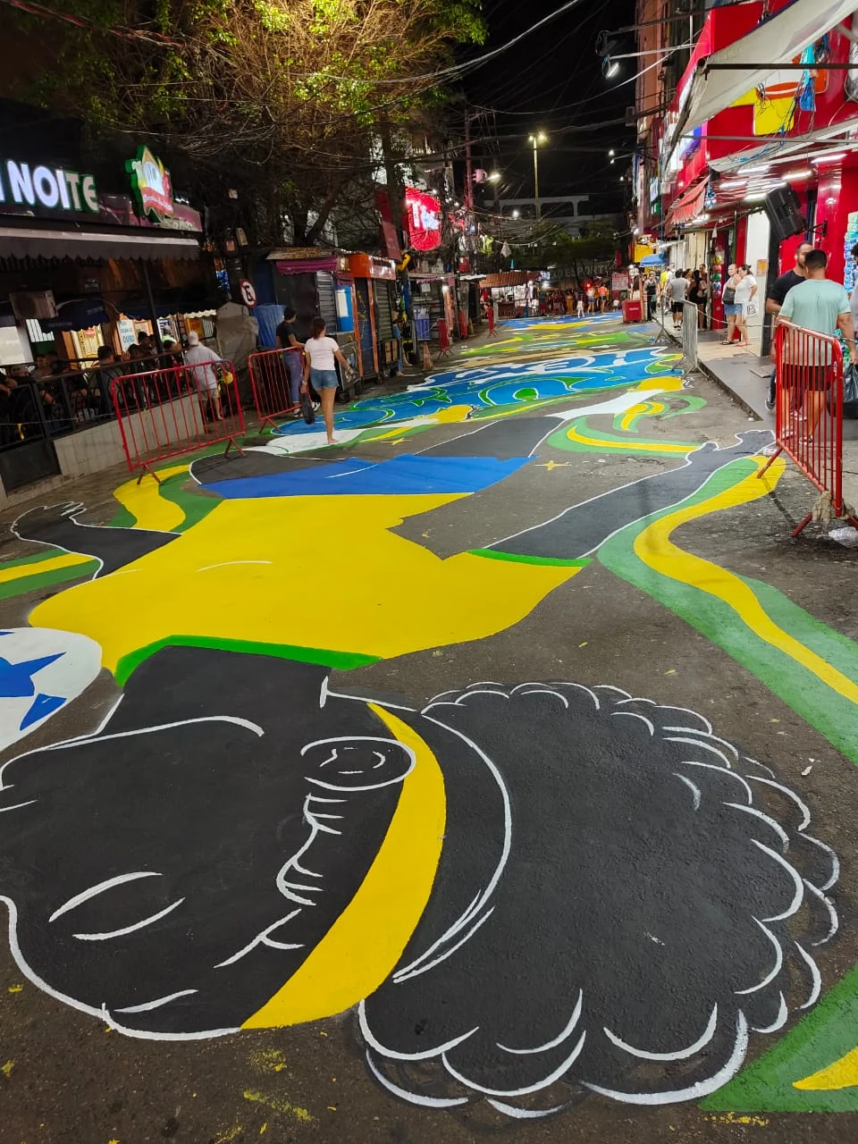 Rocinha instala pantalla gigante para debut de Brasil