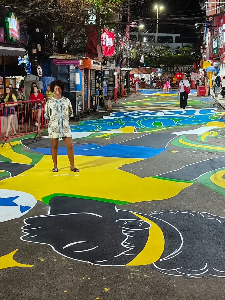 Rocinha instala pantalla gigante para debut de Brasil