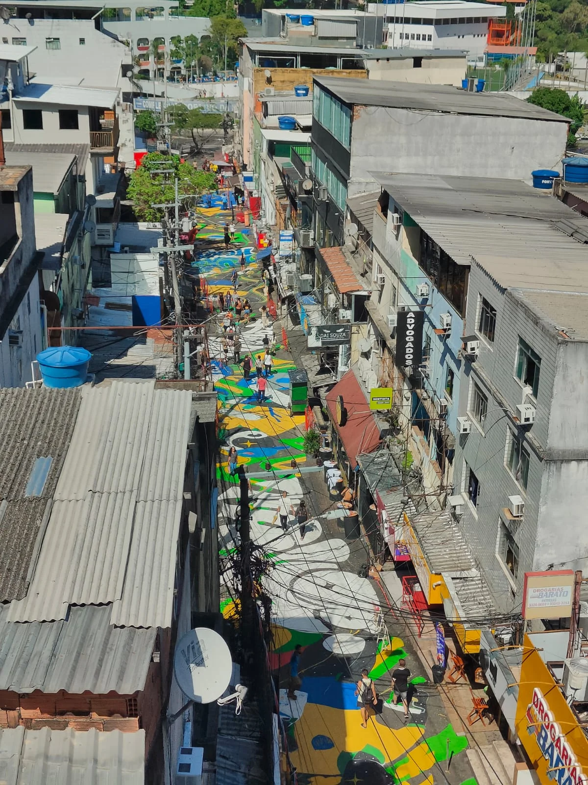 Rocinha instala pantalla gigante para debut de Brasil