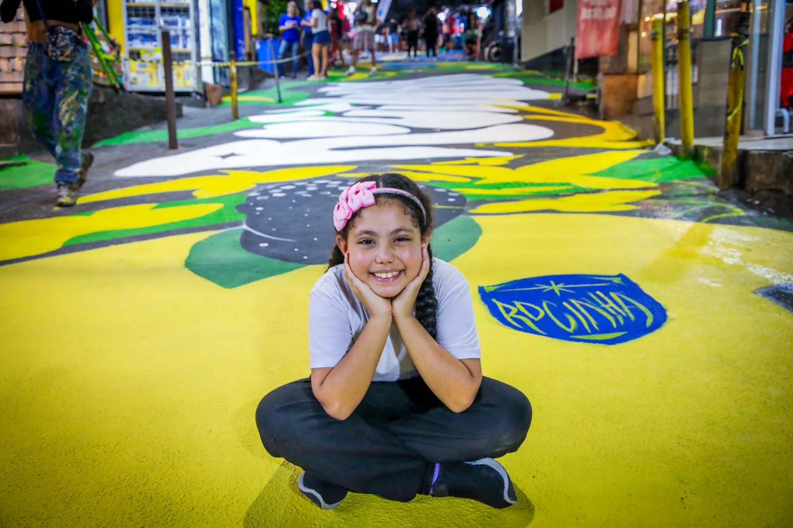 Rocinha instala pantalla gigante para debut de Brasil