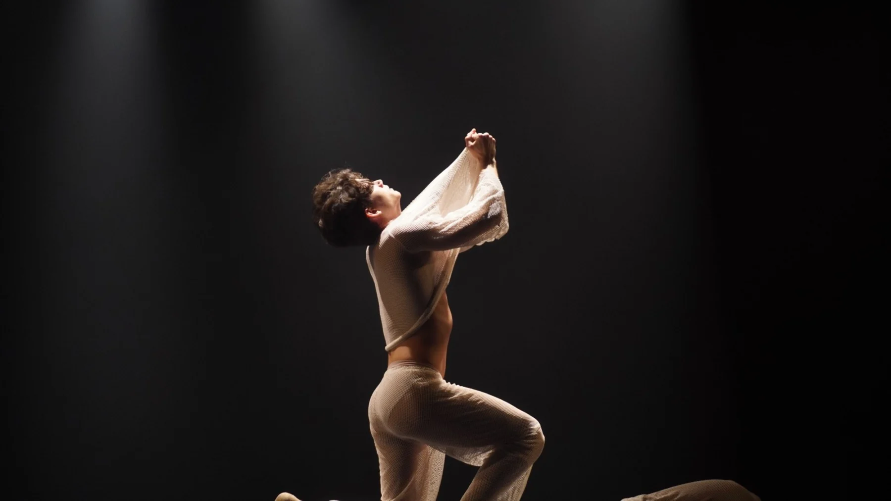 Teatro Dulcina reúne dança, teatro e música em encontro imersivo
