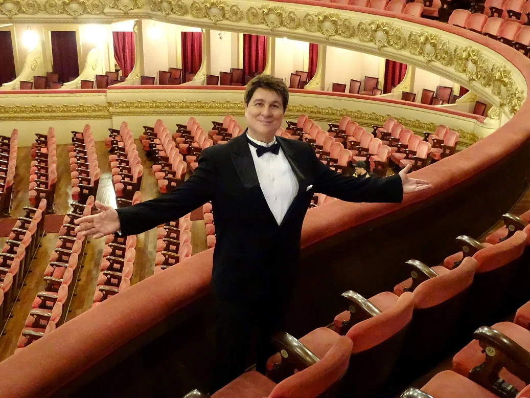 Tenor do Municipal homenageia Sinatra e Bublé na Tijuca