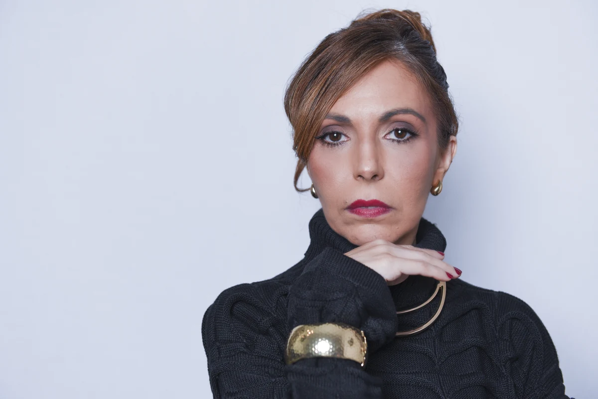 Theresa da Costa revisita Elton John em show acústico no Flamengo