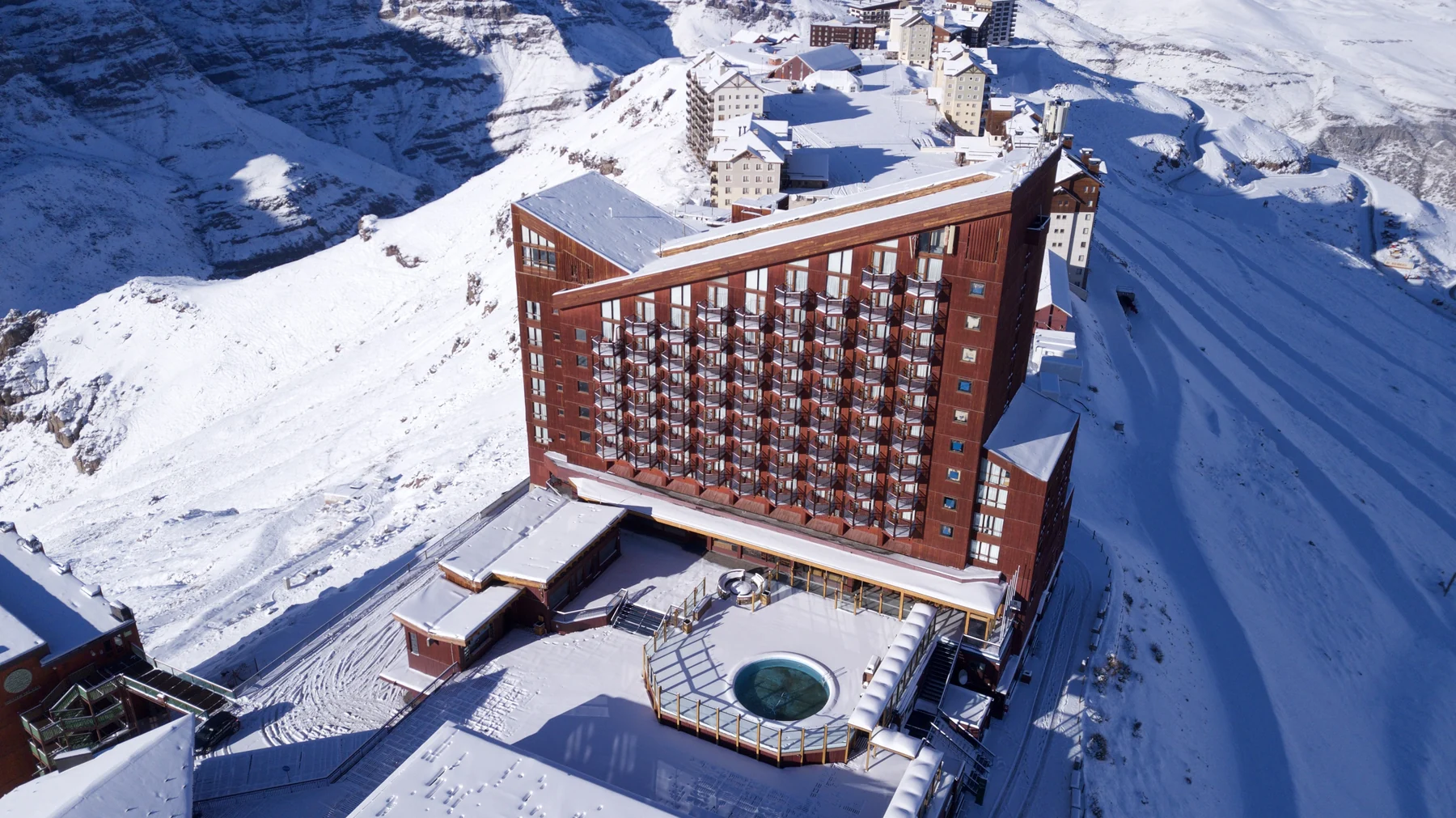 Valle Nevado abre temporada 2026 com maior área de esqui do sul