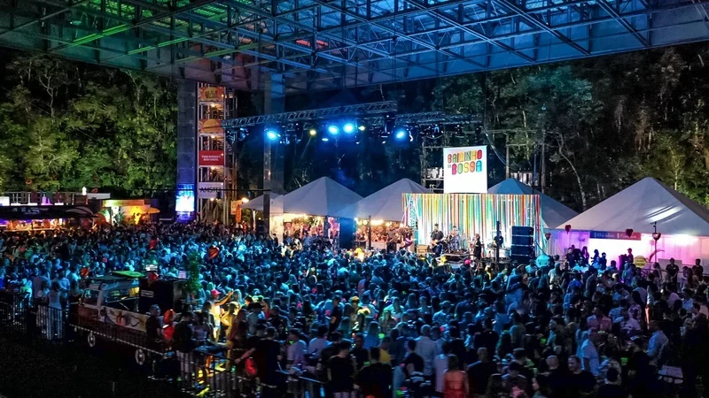 Bailinho do Bossa celebra 18 anos com palco 360º na Ópera Concept Hall