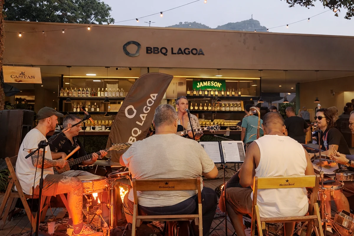 BBQ Lagoa completa 1 ano com vinho e show de Fróes bbq lagoa completa 1 ano com vinho e show de froes featured