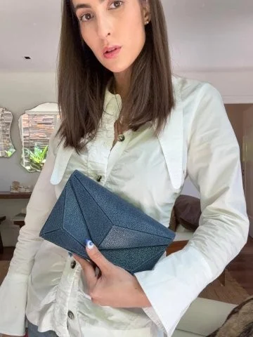 Bolsas ganham protagonismo com aplicações e acabamentos elaborados