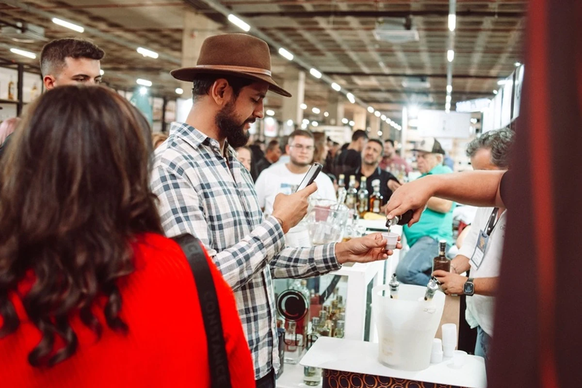 Cachaça de alambique vira roteiro de turismo e ganha vitrine em BH cachaca de alambique vira roteiro de turismo e ganha vitrine em bh featured