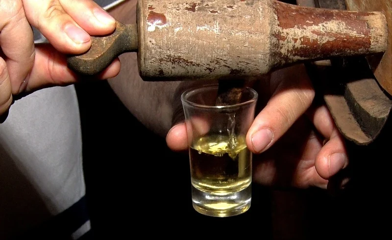 Cachaça do Circuito das Águas ganha selo de origem