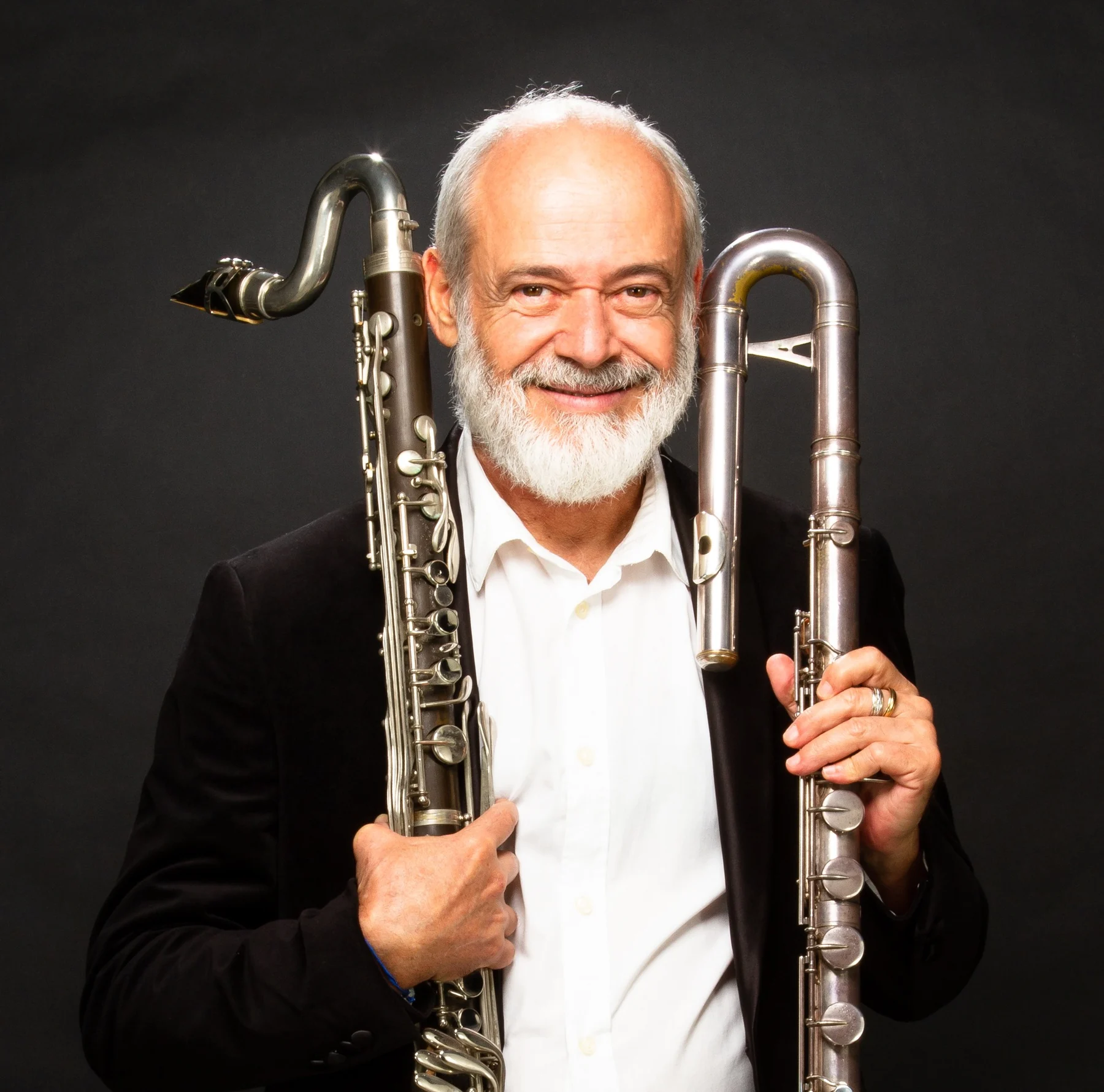 Carlos Malta relança álbum histórico e celebra 50 anos no palco