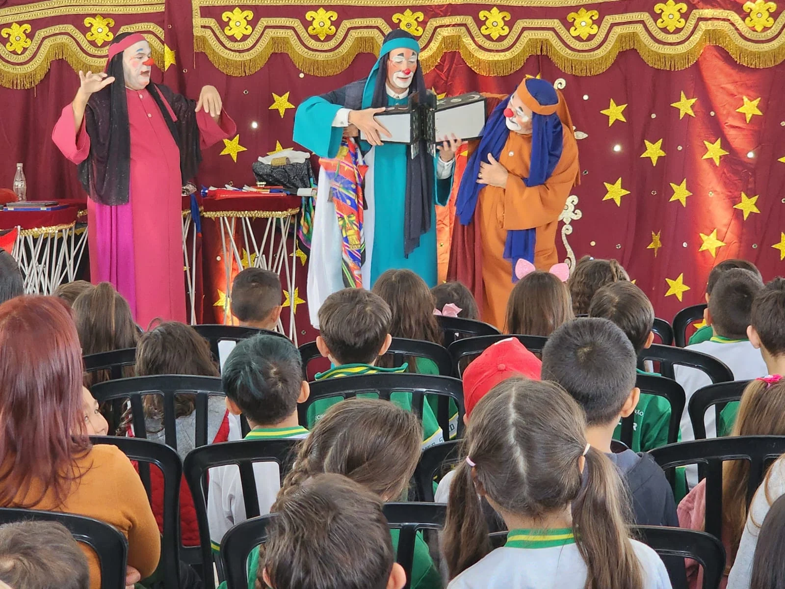 Circo Irmãos Queirolo leva tradição a 6,4 mil alunos no Paraná