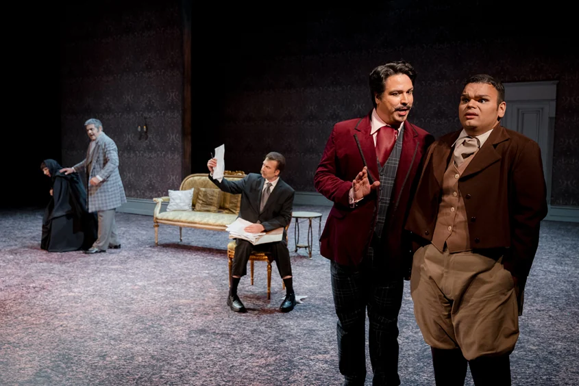 Clássico Don Pasquale expõe jogos de poder no Theatro São Pedro