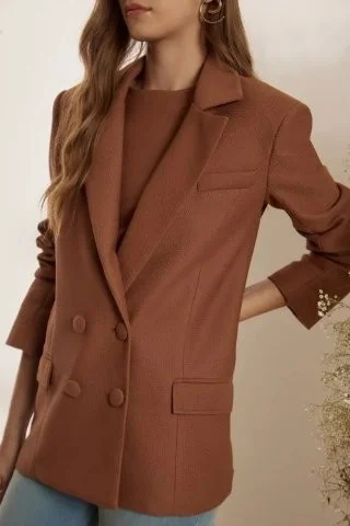 Como o inverno redefine o estilo com camadas e texturas